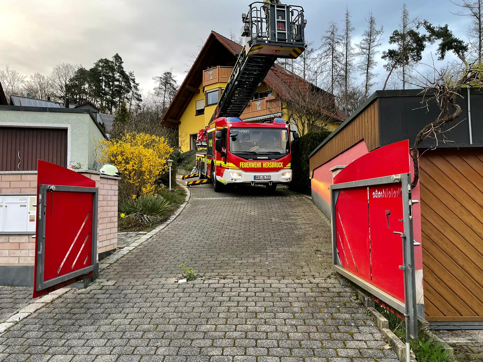 Einsatzfoto Rettung über Drehleiter 