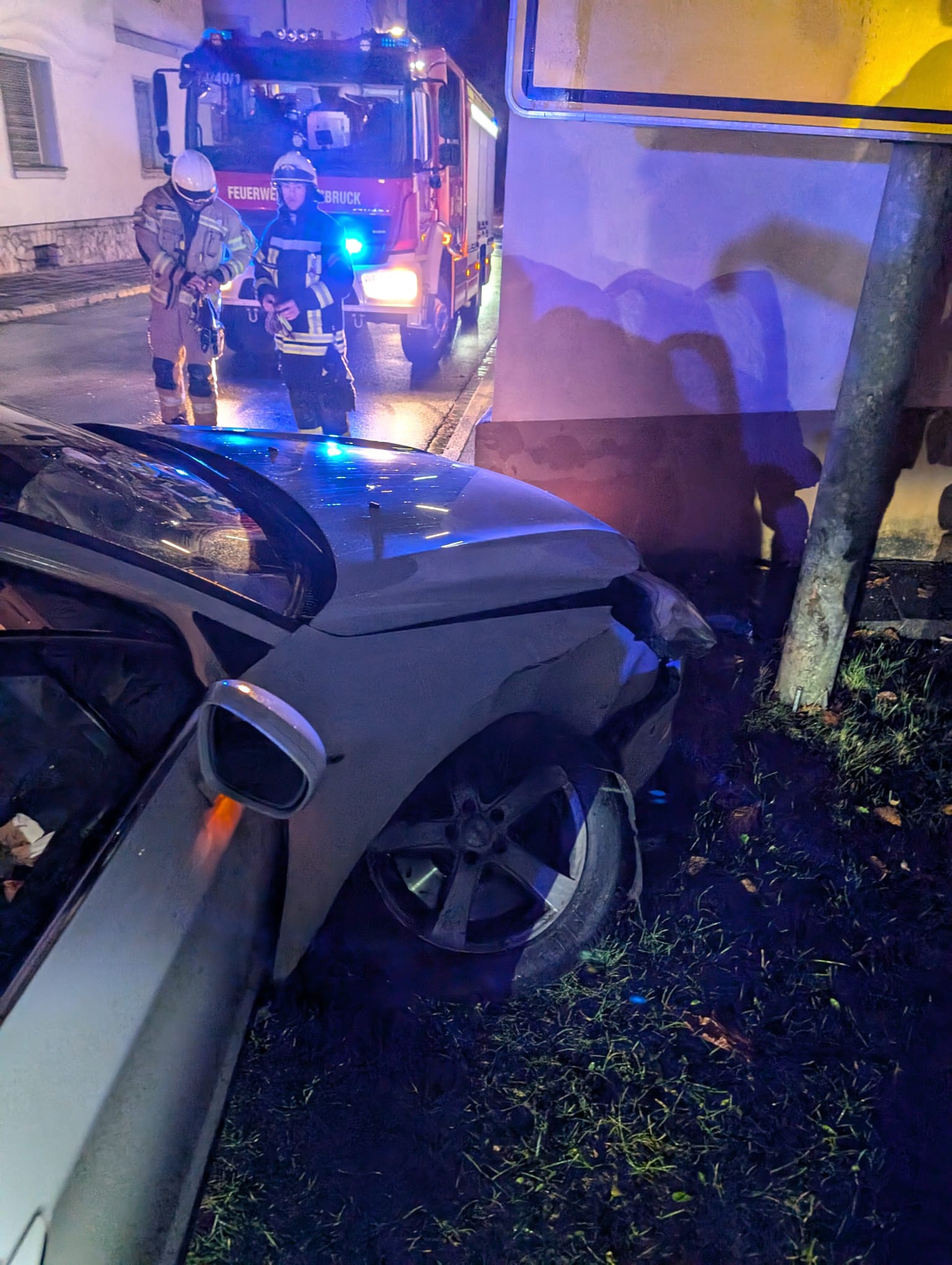 Verkehrsunfall, keine Person eingeklemmt Verkehrsunfall, keine Person eingeklemmt