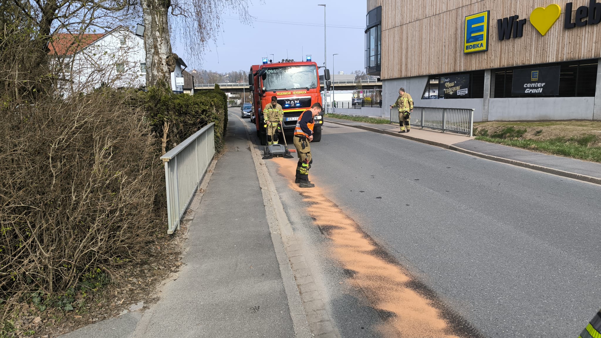Einsatzfoto THL 1 - klein - Straße ...