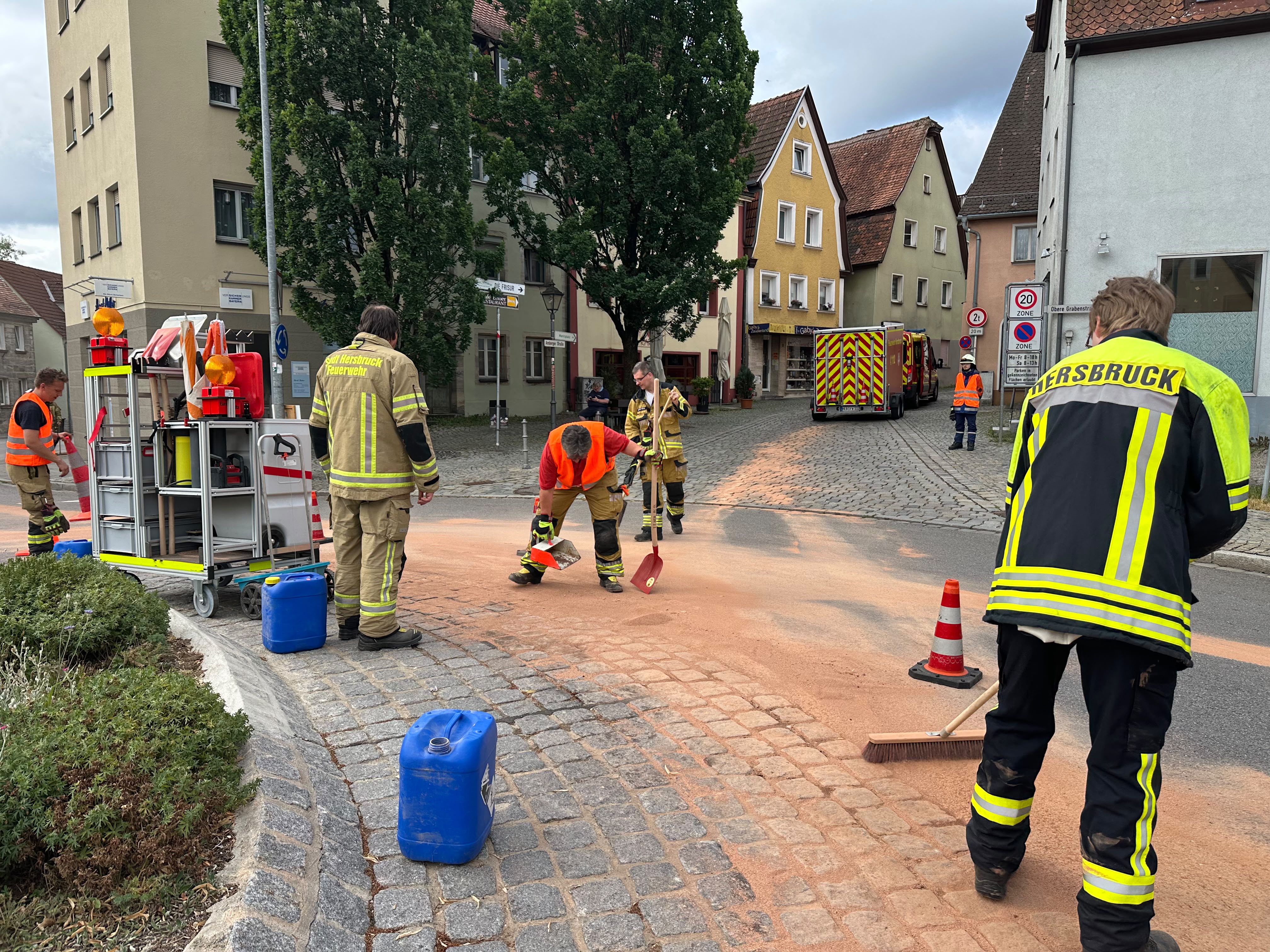 Einsatzfoto  THL 1 - klein - Straße ...