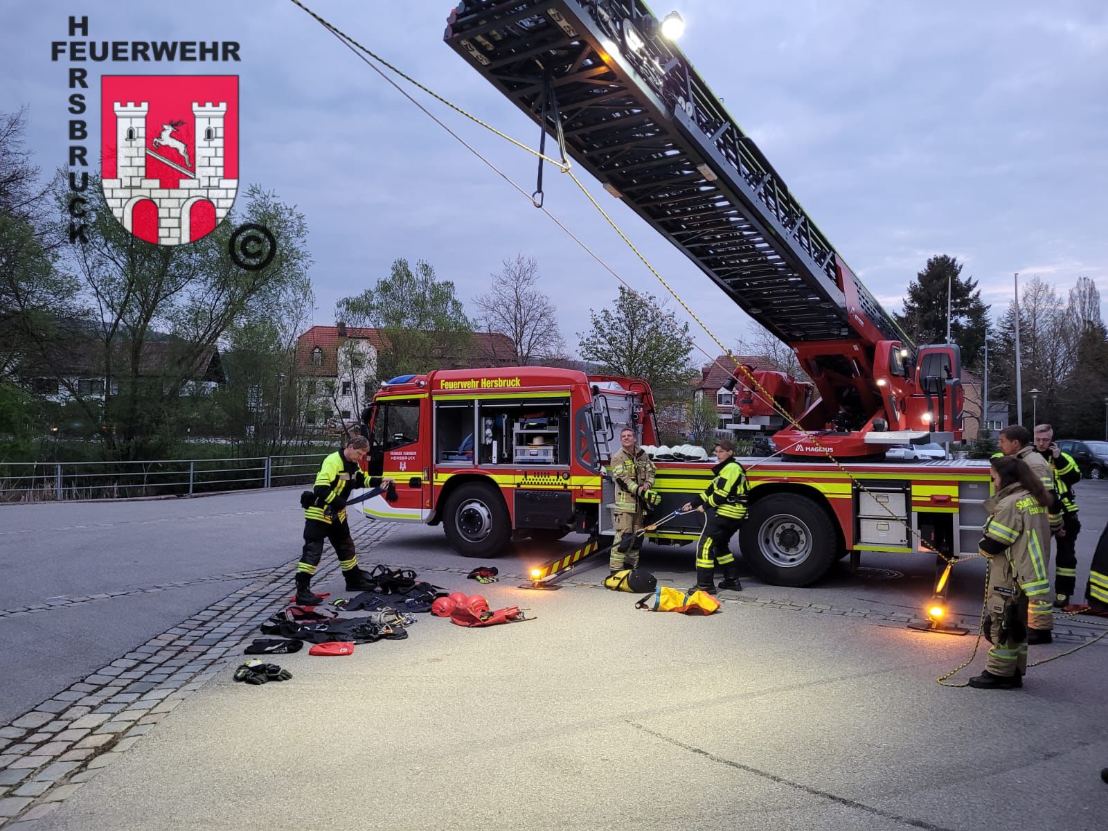 Freiwillige Feuerwehr Hersbruck - Übung mit Hebekissen